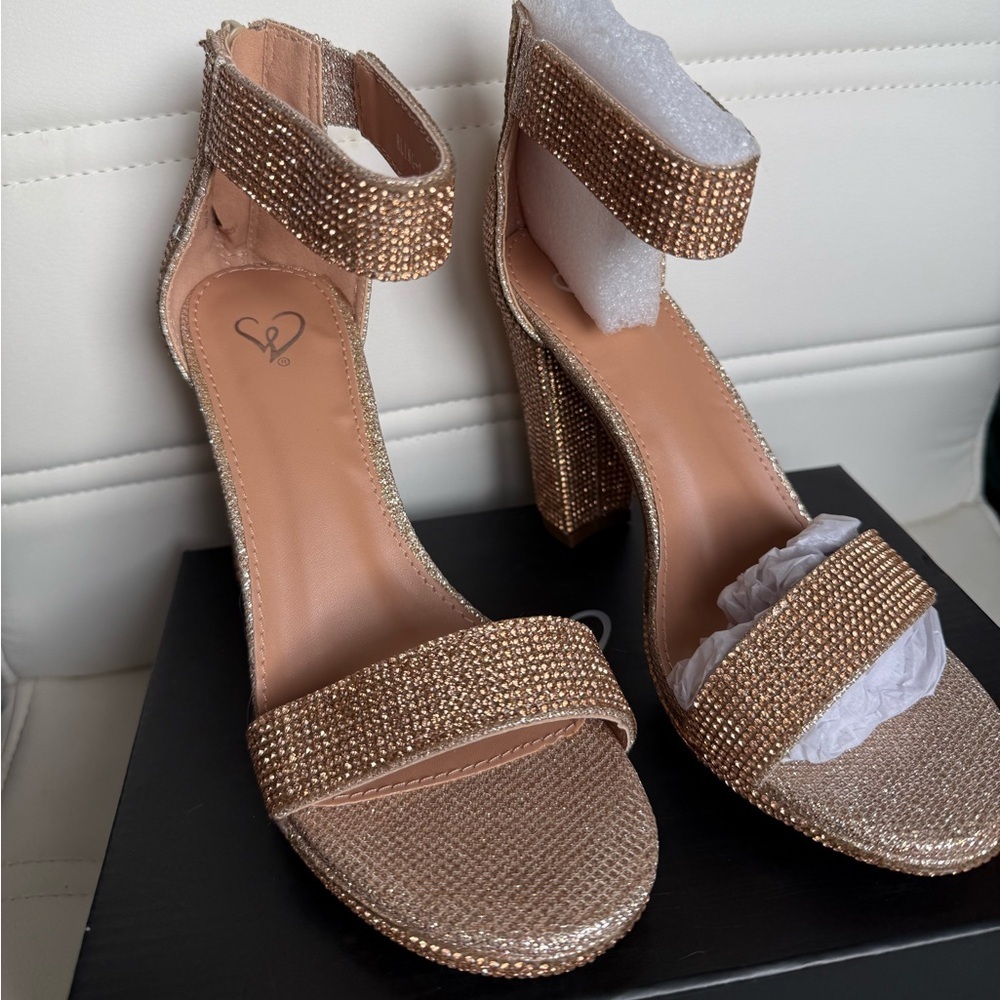 Windsor Rose Gold Rhinestone Sparkle Block Heel Sandals Bridal Prom NWT 6 - Picture 2 of 8